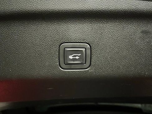 Used 2025 Chevrolet Suburban Premier AWD/4WD image 11