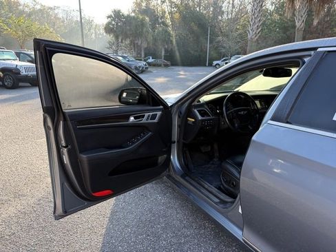 Used 2015 Hyundai Genesis 3.8 w/ Option Group 03 image 10