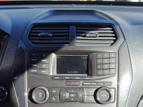 Used 2018 Ford Explorer XLT image 18