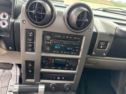 Used 2004 HUMMER H2 w/ Preferred Equipment Group image 36