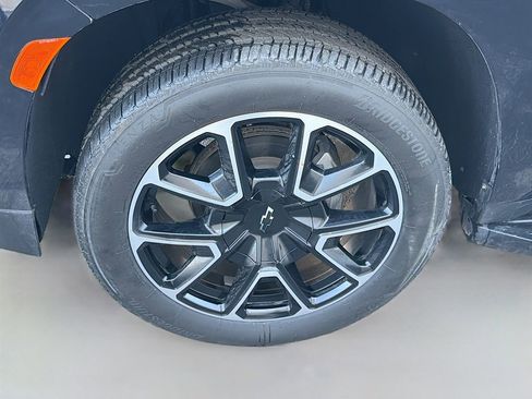 Used 2024 Chevrolet Suburban RST w/ Luxury Package image 34