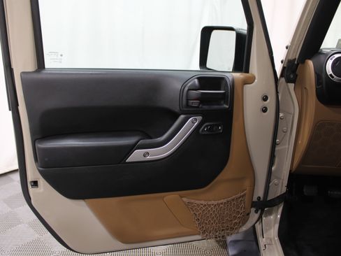 Used 2018 Jeep Wrangler Unlimited Sahara image 5