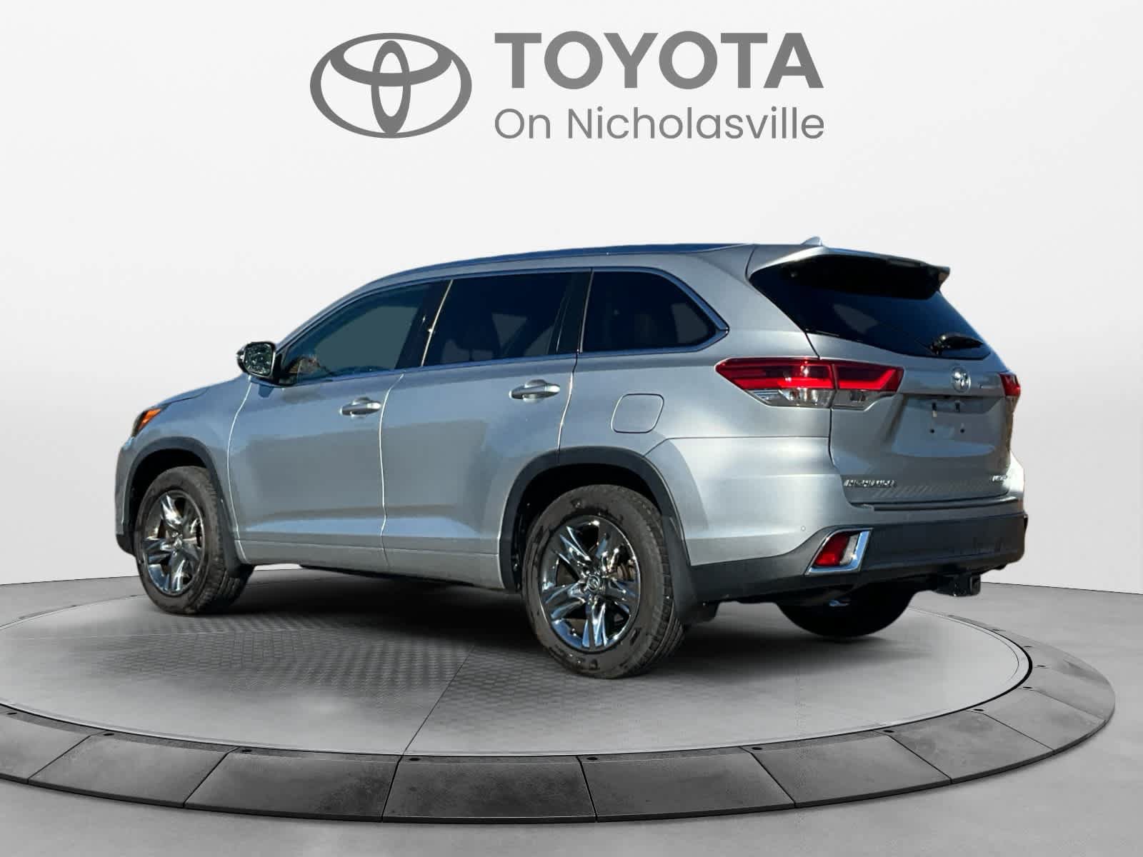 Used 2018 Toyota Highlander Limited Platinum AWD/4WD image 3