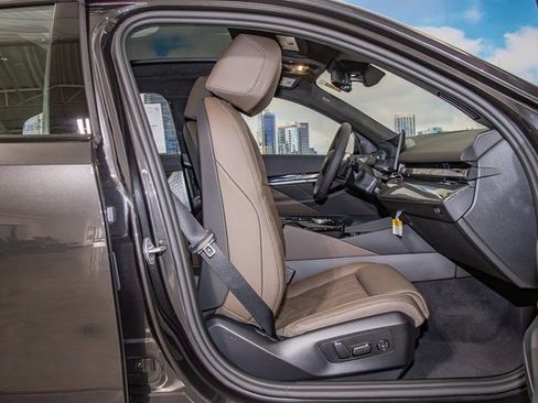 New 2026 BMW 550e xDrive image 21