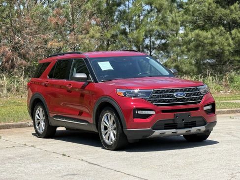 Used 2022 Ford Explorer XLT w/ Equipment Group 202A RWD image 3
