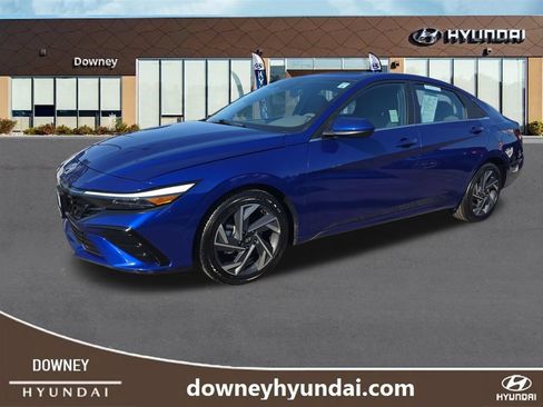 Used 2025 Hyundai Elantra SEL FWD image 1