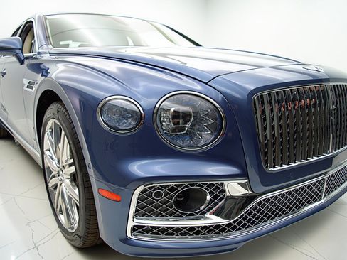 Certified 2022 Bentley Flying Spur Plug-In Hybrid AWD/4WD image 13