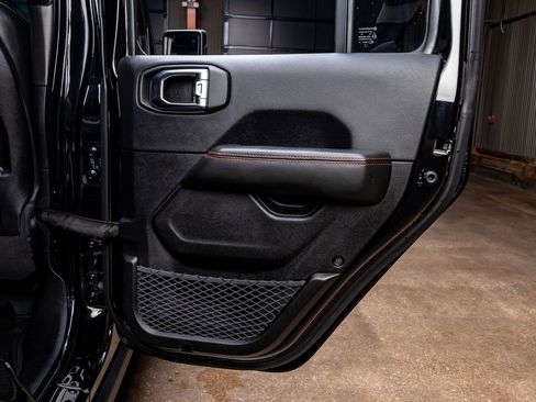 Used 2025 Jeep Wrangler Unlimited Rubicon AWD/4WD image 38