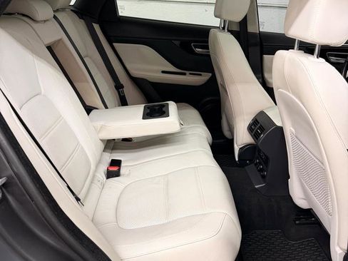 Used 2019 Jaguar F-PACE Prestige image 40