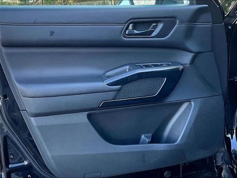 Certified 2025 Nissan Pathfinder SV image 9