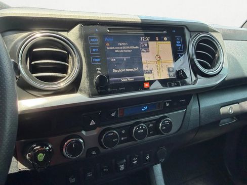 Used 2019 Toyota Tacoma TRD Off-Road AWD/4WD image 18