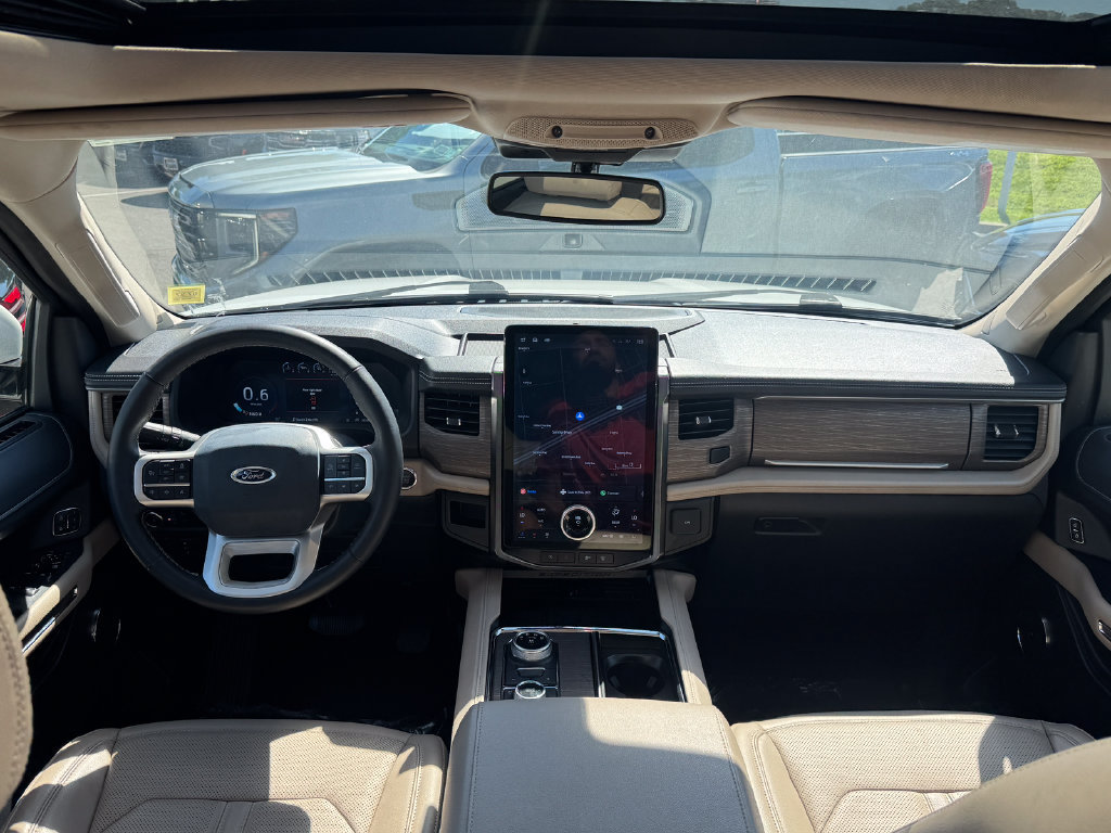 Used 2024 Ford Expedition Limited AWD/4WD image 12