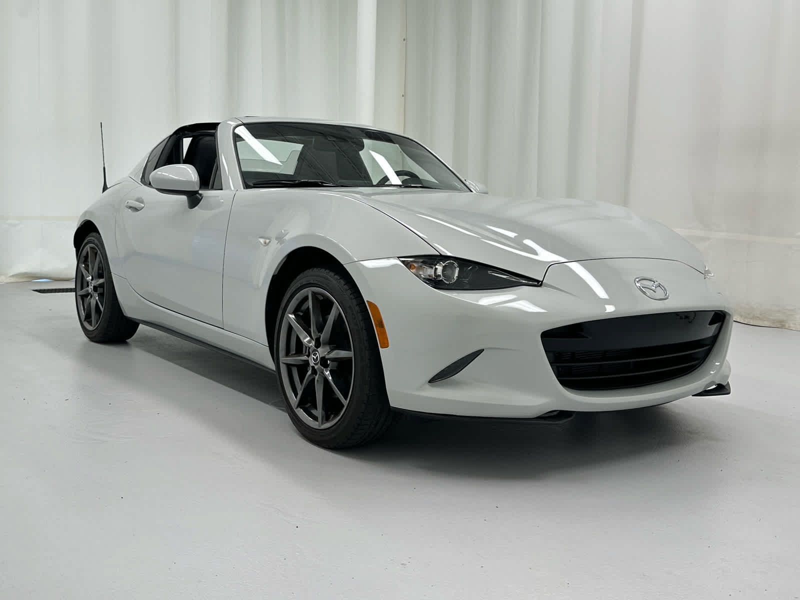 Used 2017 MAZDA MX-5 Miata RF Grand Touring RWD image 2
