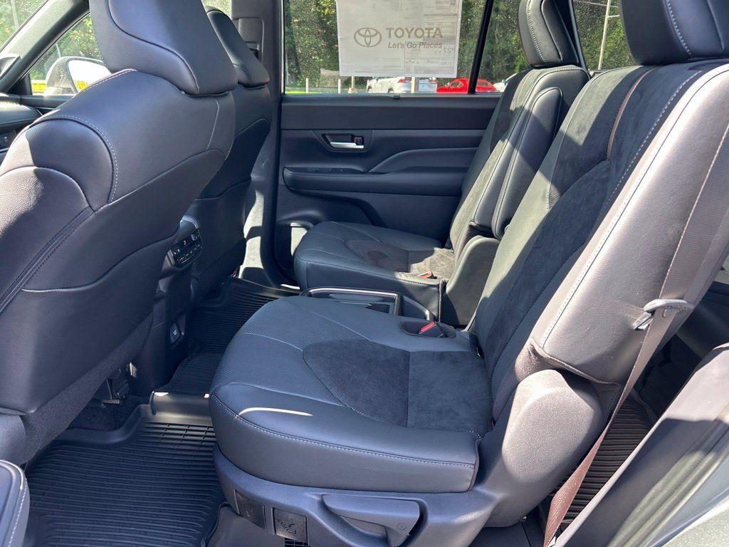 New 2026 Toyota Grand Highlander AWD Hybrid image 27