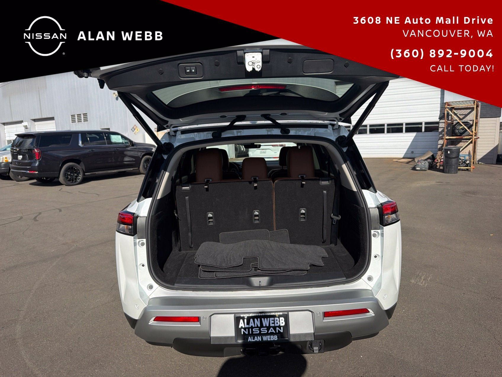 Used 2025 Nissan Pathfinder Platinum w/ Lighting Package (N93) AWD/4WD image 33