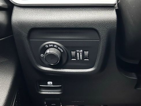 New 2025 Jeep Grand Cherokee Laredo w/ Trailer Tow Package image 25