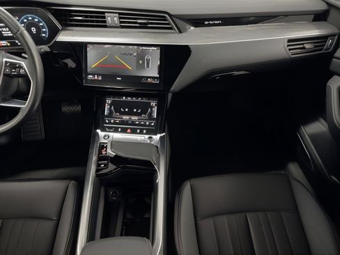 Used 2022 Audi e-tron Premium Plus w/ Premium Plus Package image 28