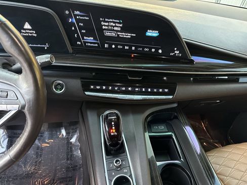 Used 2022 Cadillac Escalade Premium Luxury image 19