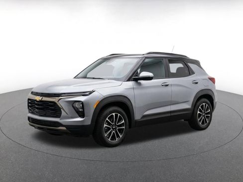 Used 2025 Chevrolet TrailBlazer LT FWD image 3
