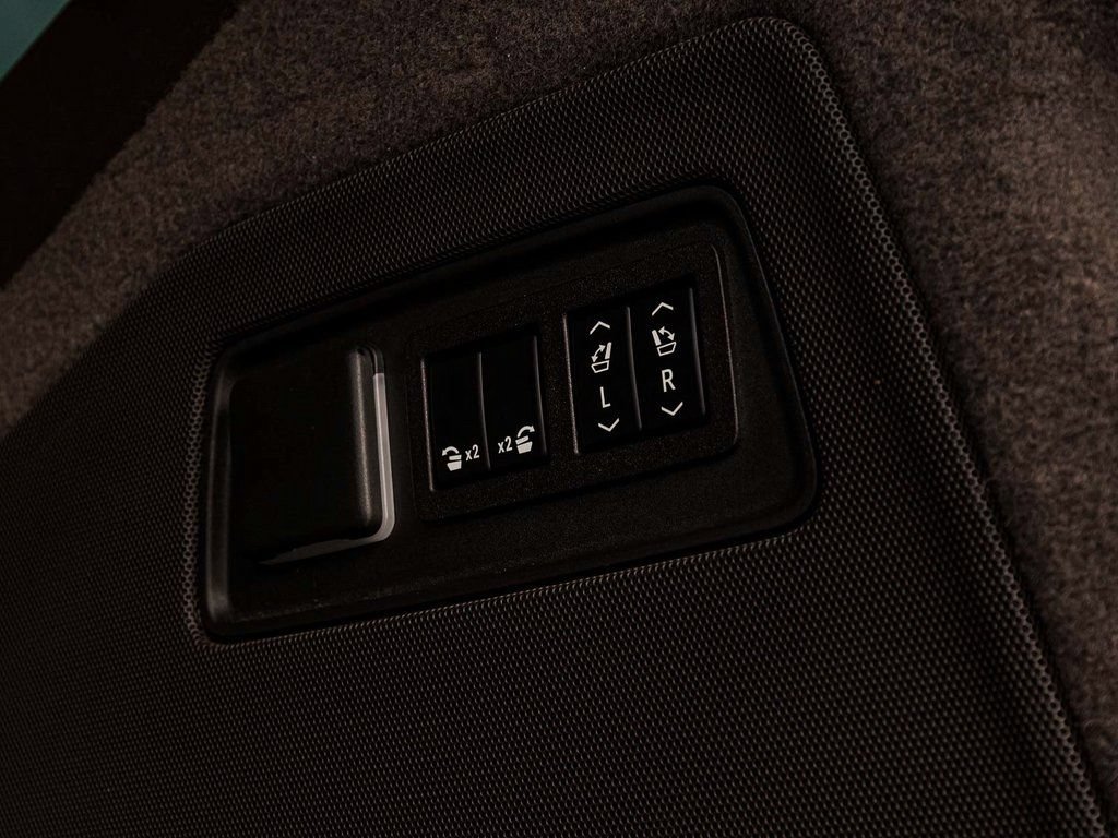 Used 2023 Cadillac Escalade ESV Sport w/ LPO, Floor Liner Package AWD/4WD image 40