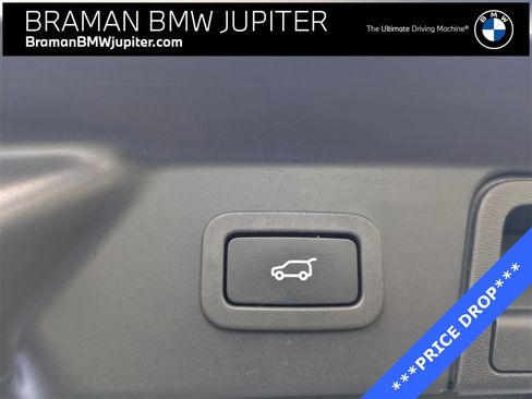 Used 2021 Land Rover Range Rover Velar R-Dynamic S image 18