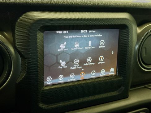Used 2023 Jeep Wrangler Unlimited w/ Cold Weather Group AWD/4WD image 10