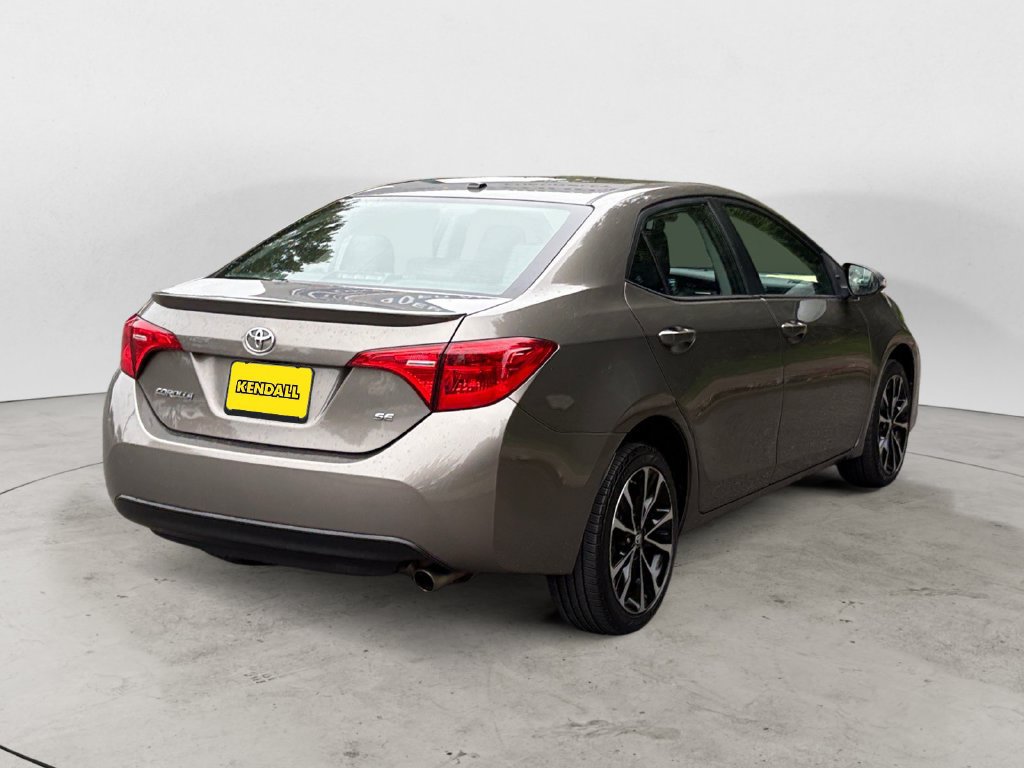 Used 2017 Toyota Corolla SE w/ SE Premium Package FWD image 5
