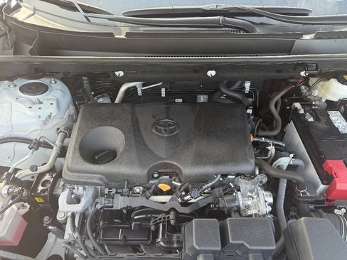 Used 2025 Toyota RAV4 XLE FWD image 40
