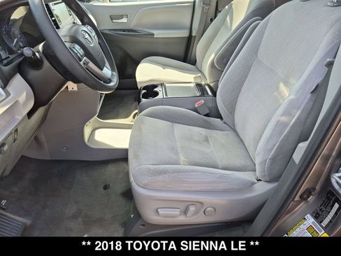 Used 2018 Toyota Sienna LE w/ Carpet Mat Package FWD image 17