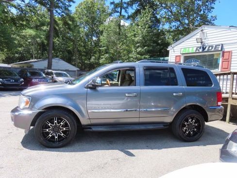 Used 2007 Chrysler Aspen Limited image 8