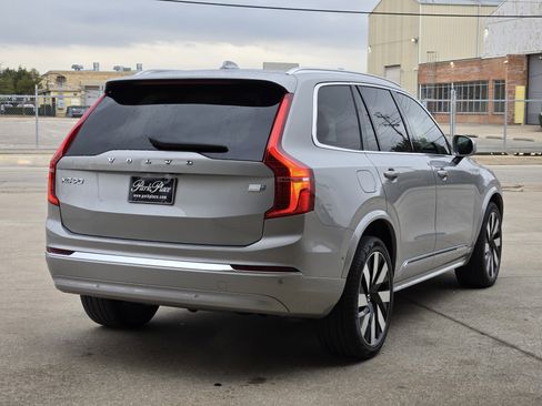 Used 2023 Volvo XC90 T8 Ultimate w/ Lounge Package image 9