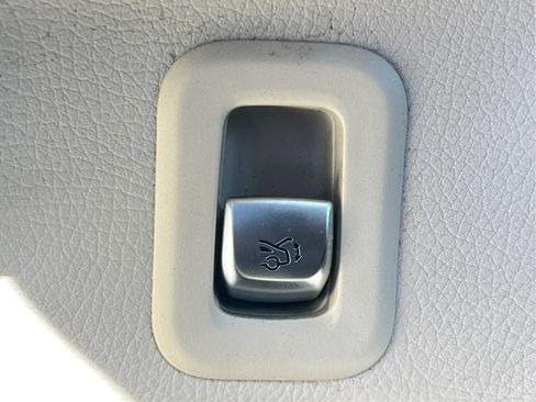 Used 2020 Mercedes-Benz C 300 4MATIC Sedan image 35