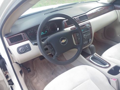 Used 2009 Chevrolet Impala LT FWD image 7