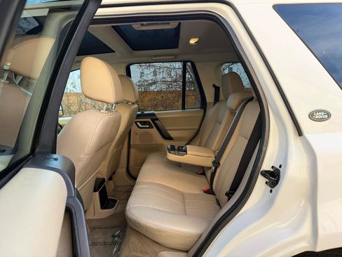 Used 2013 Land Rover LR2 image 17