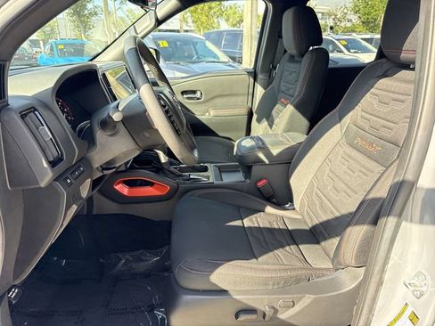 Used 2025 Nissan Frontier Pro-X RWD image 11