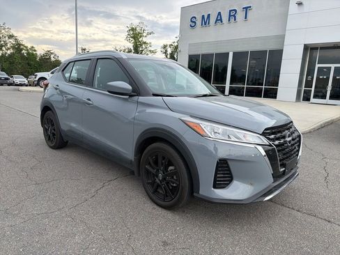 Used 2024 Nissan Kicks SV FWD image 2
