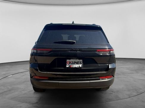 Used 2024 Jeep Grand Cherokee Altitude AWD/4WD image 8