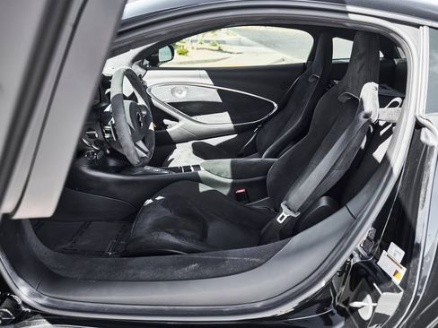 Used 2024 McLaren Artura RWD image 26