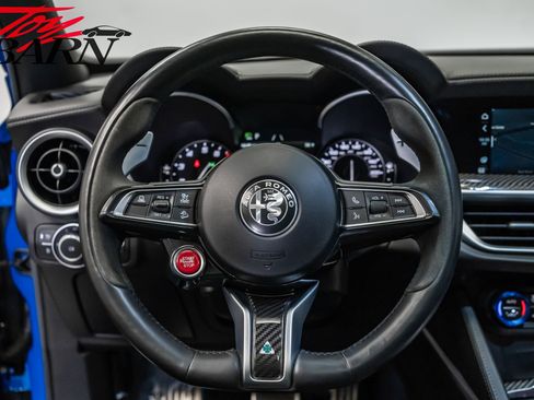 Used 2022 Alfa Romeo Stelvio Quadrifoglio image 32