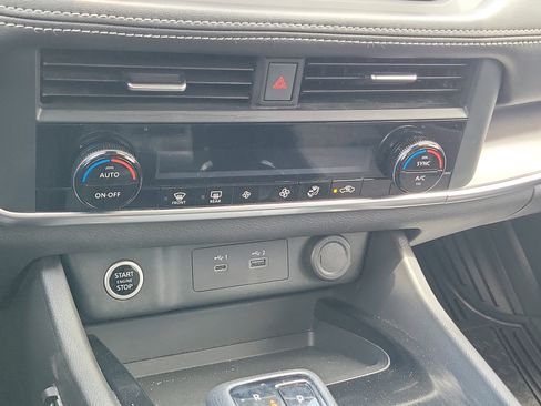 Used 2023 Nissan Rogue SV FWD image 30