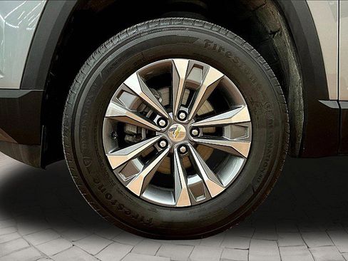 Used 2025 Chevrolet Equinox LT w/ Convenience Package II image 8