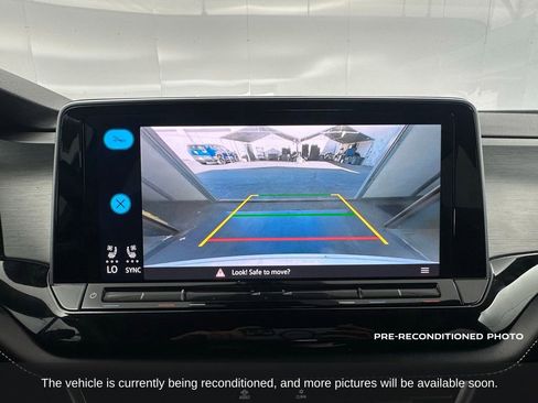 Used 2024 Volkswagen Atlas Cross Sport SE image 17