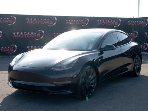 Used 2021 Tesla Model 3 Performance image 3