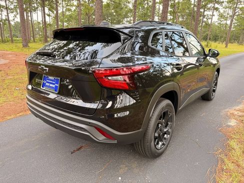 New 2026 Chevrolet Trax LT w/ Driver Confidence Package FWD image 5