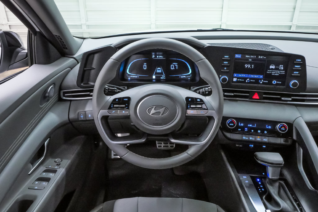 Certified 2026 Hyundai Elantra Sport FWD image 19