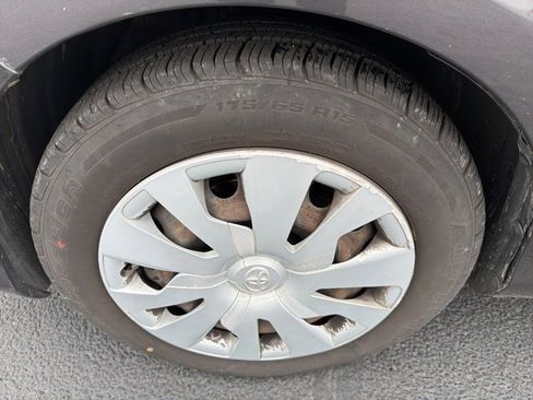 Used 2017 Toyota Yaris L image 25