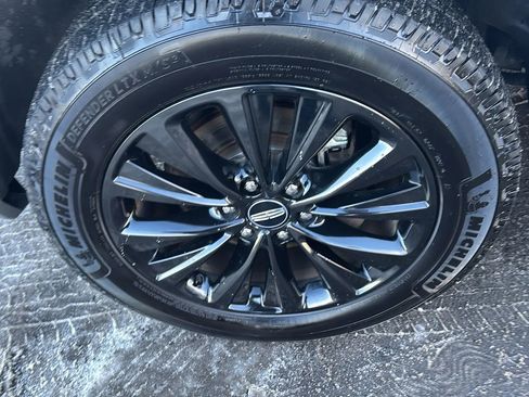 Used 2016 Lincoln Navigator Select image 22