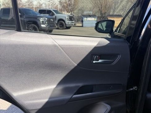 Certified 2022 Toyota Venza LE image 33