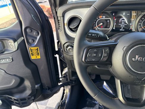 Used 2024 Jeep Wrangler Sport image 19