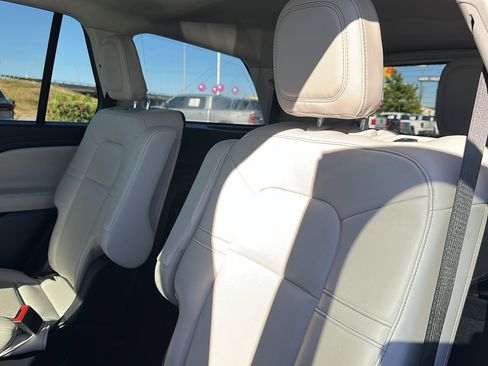 Used 2025 Lincoln Aviator 2WD image 19